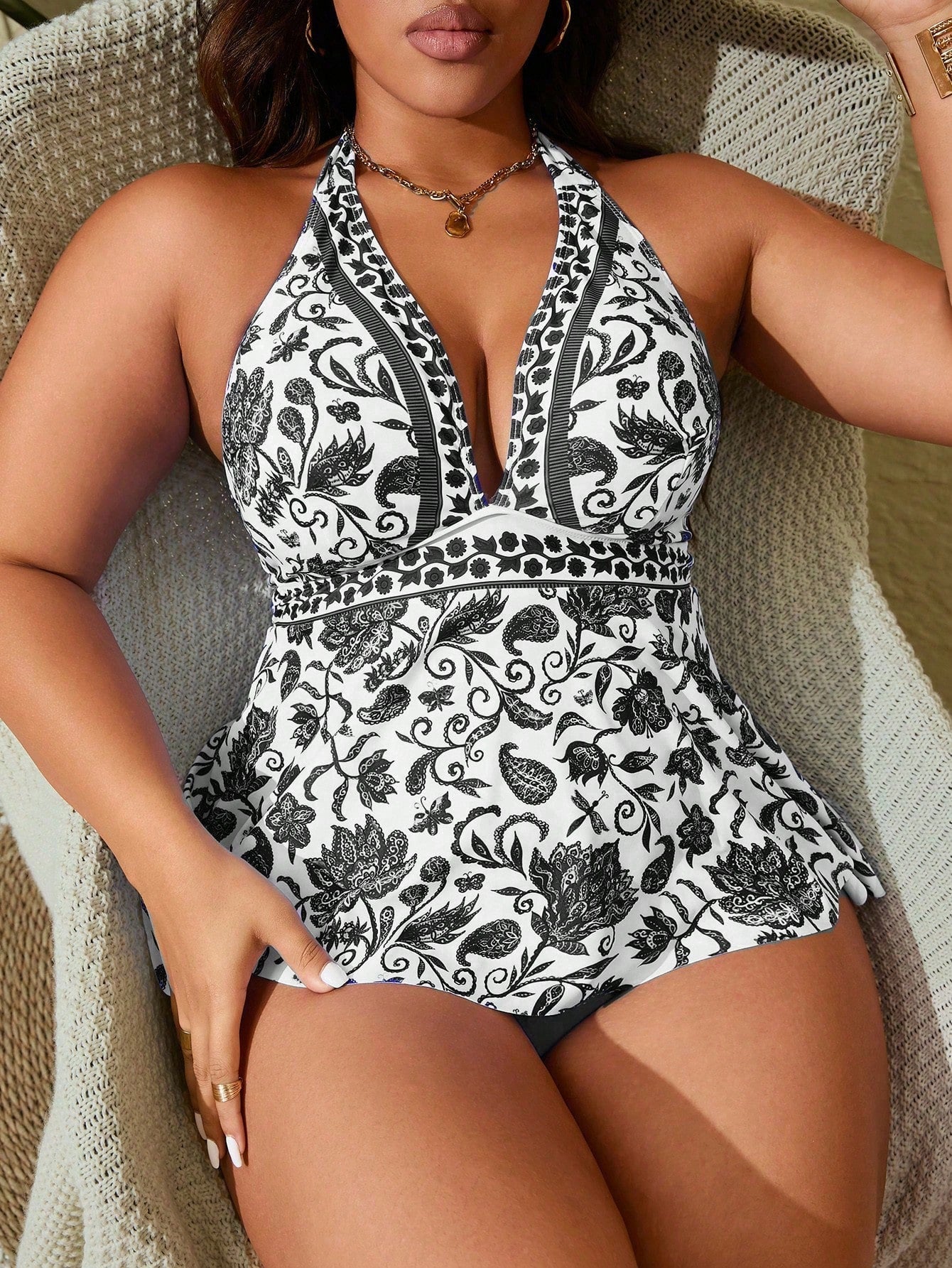 Tankini Plus Size com Estampa Paisley e Costas Nuas