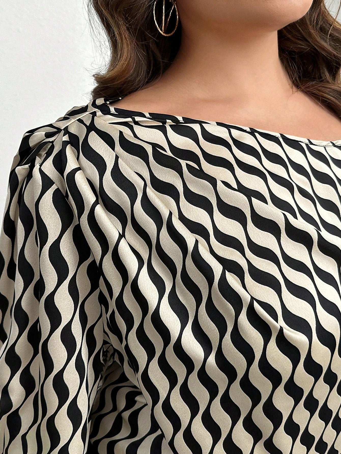 Blusa Plus Size Assimétrica Ariana