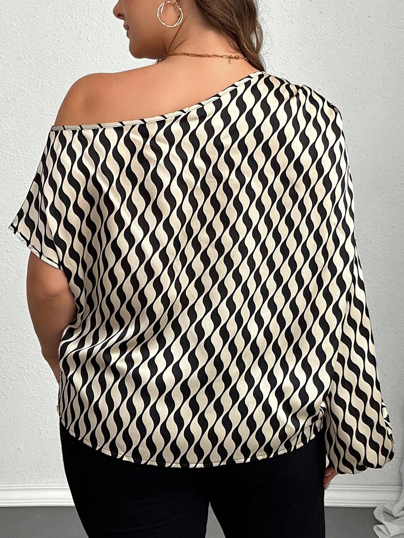 Blusa Plus Size Assimétrica Ariana