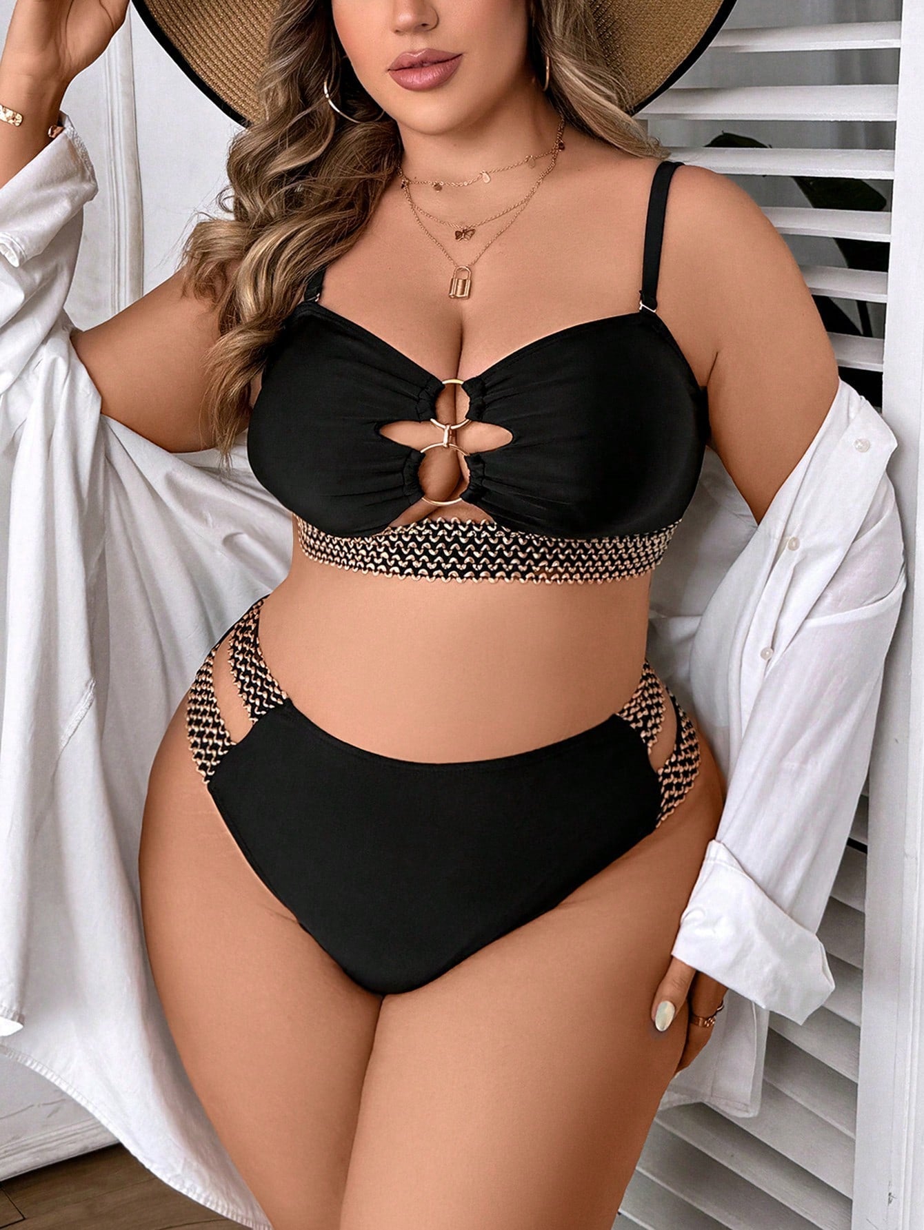 Biquíni Plus Size - Recortes e Detalhes Sofisticados