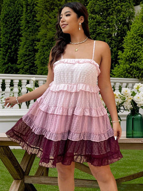 Vestido Curto com Babados Plus Size Savannah