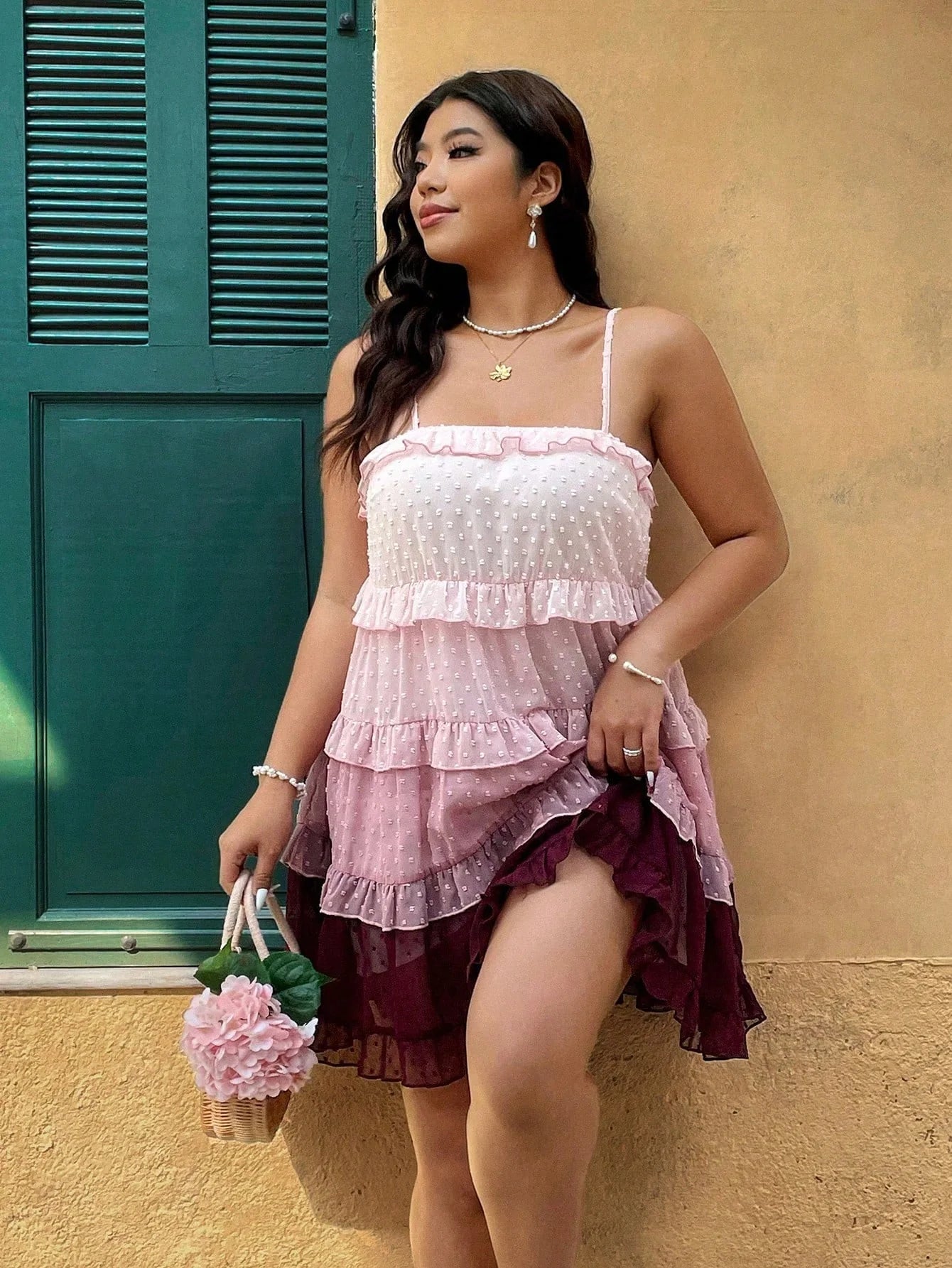 Vestido Curto com Babados Plus Size Savannah