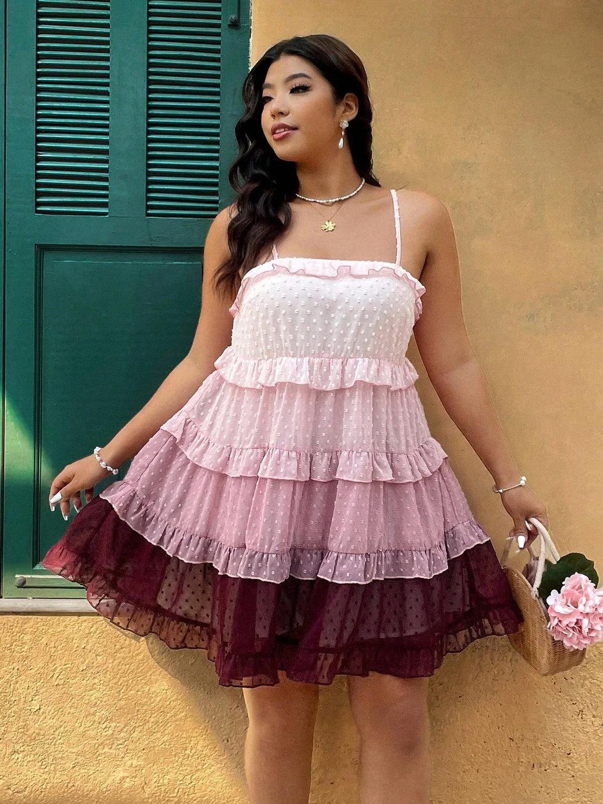 Vestido Curto com Babados Plus Size Savannah