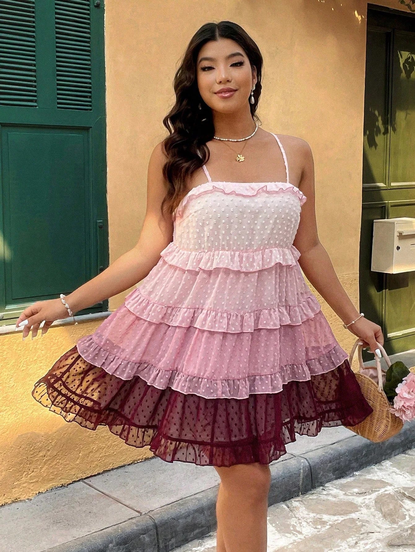 Vestido Curto com Babados Plus Size Savannah