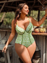 Maiô Estampado Floral Plus Size