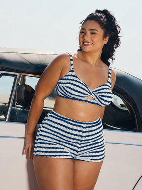 Biquíni Shorts Plus Size Listrado