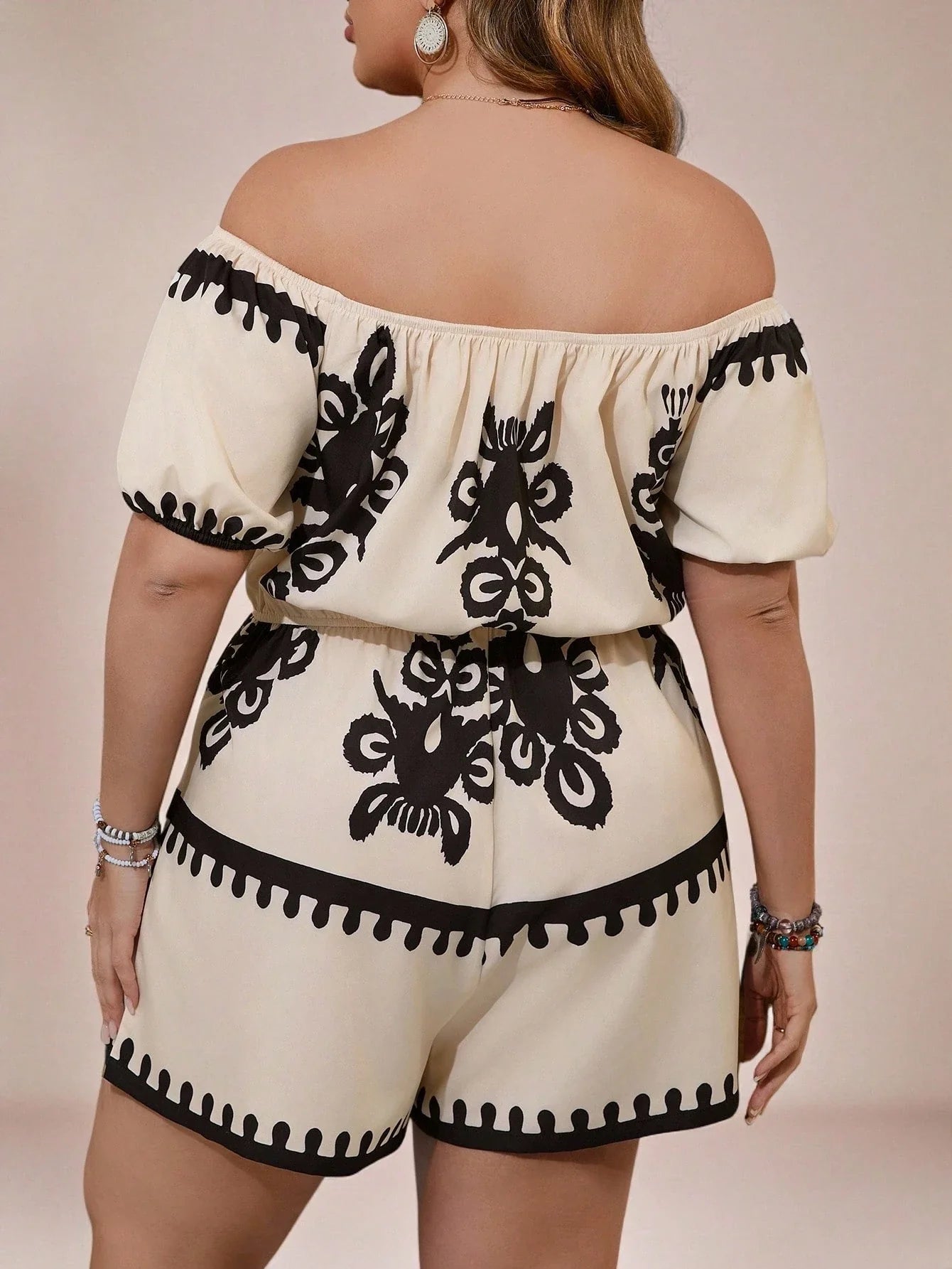 Macaquinho Plus Size Ombro a Ombro Riley