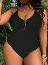 Maiô Plus Size com Decote U